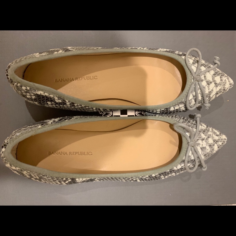 Banana Republic lizard print flats (size 6.5)
